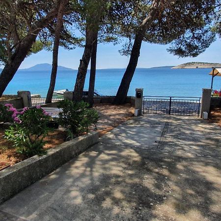 Sidus Maris, Spacious Seaside Apartment With Free Parking Мартиншчица Экстерьер фото