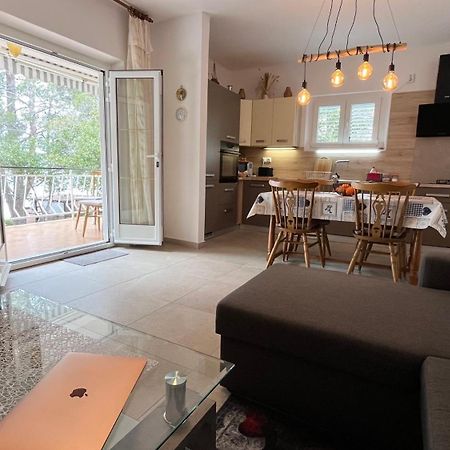 Sidus Maris, Spacious Seaside Apartment With Free Parking Мартиншчица Экстерьер фото