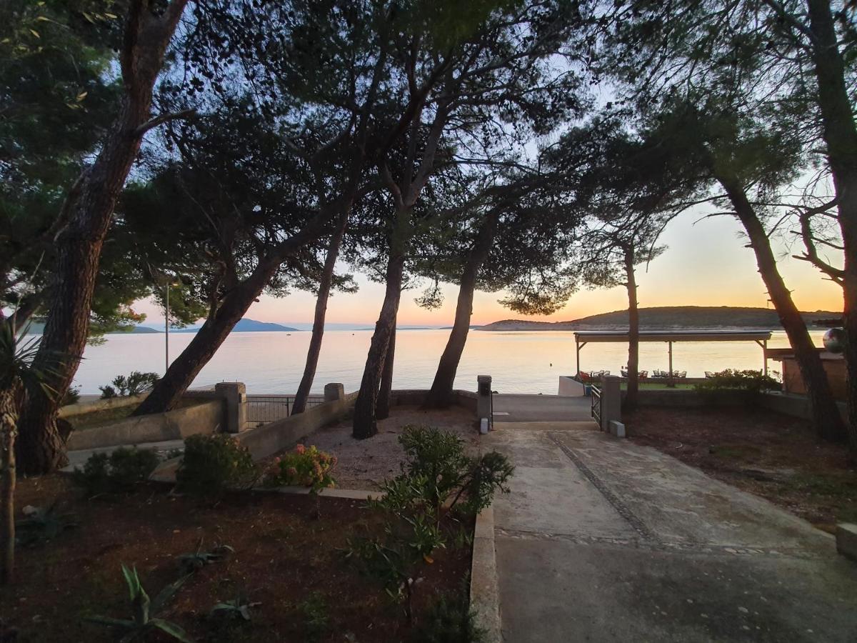 Sidus Maris, Spacious Seaside Apartment With Free Parking Мартиншчица Экстерьер фото