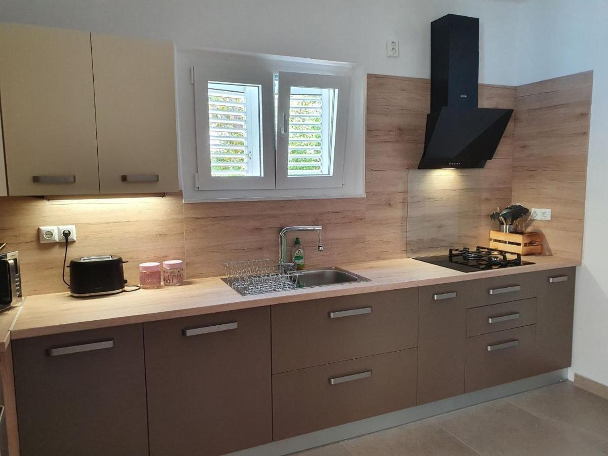 Sidus Maris, Spacious Seaside Apartment With Free Parking Мартиншчица Экстерьер фото