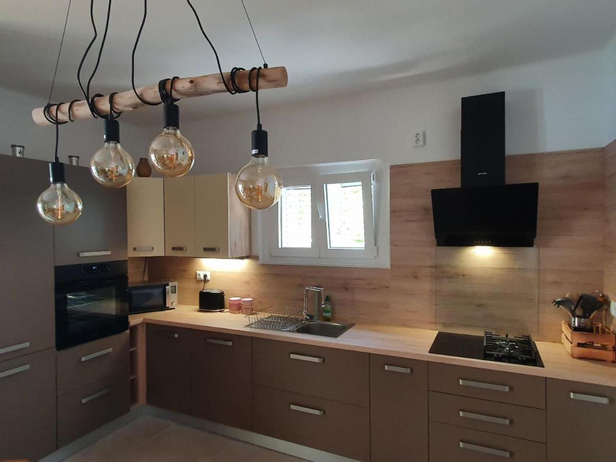 Sidus Maris, Spacious Seaside Apartment With Free Parking Мартиншчица Экстерьер фото